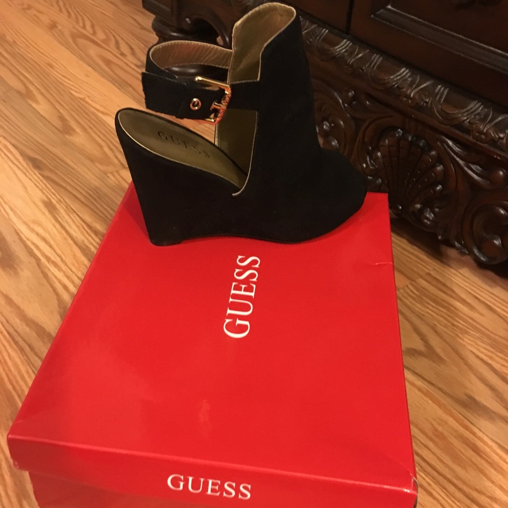 Guess wedges
